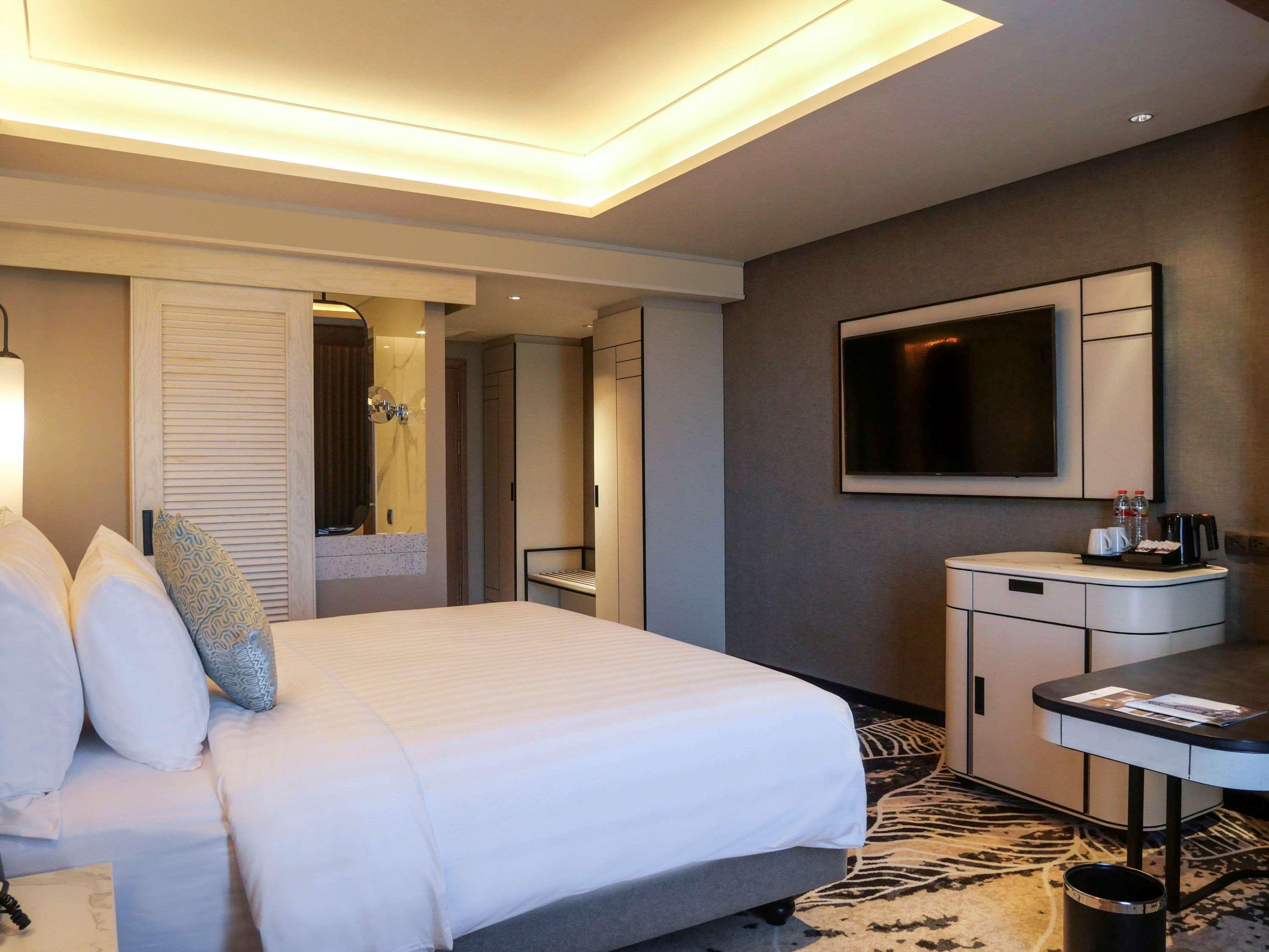 Movenpick Surabaya City Exterior foto