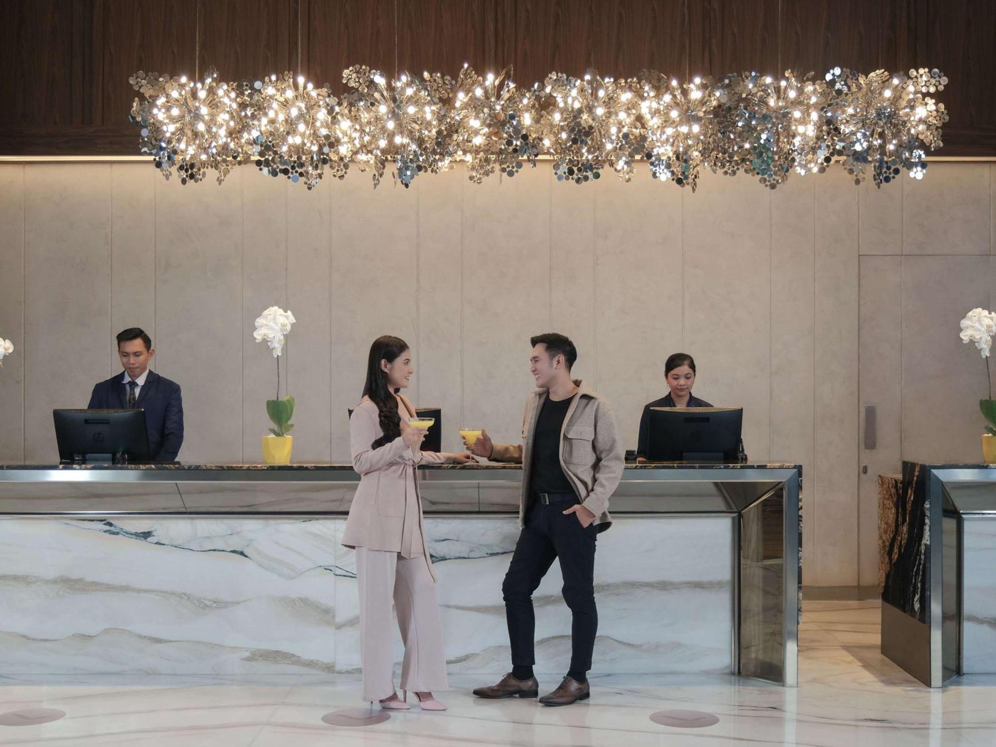 Movenpick Surabaya City Exterior foto