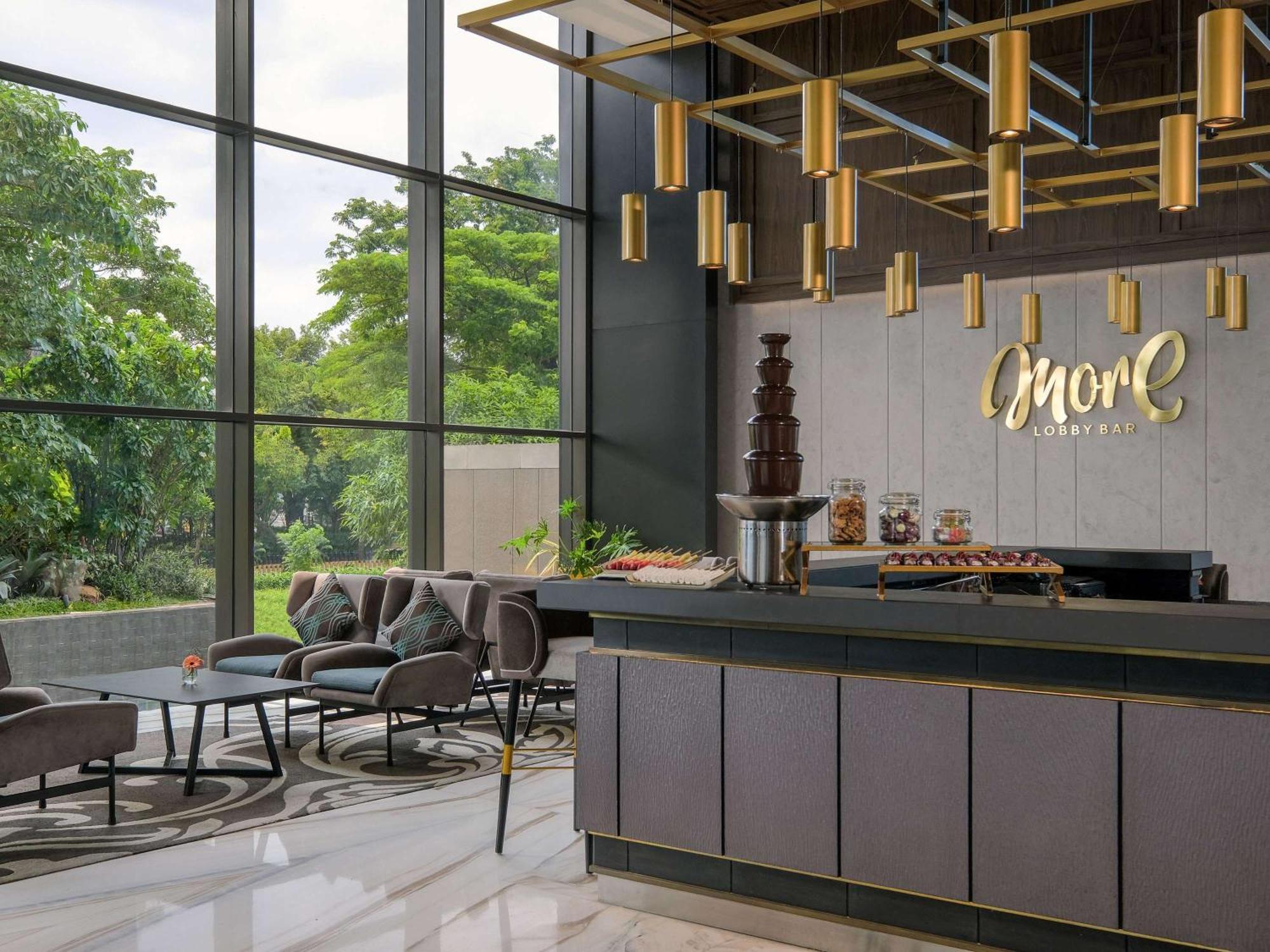 Movenpick Surabaya City Exterior foto